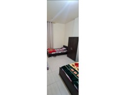 Clean room for rent for ladies 