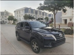 إيجار فورتشنر مع سائق للرحلات السياحية والمغامرات