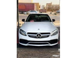 إيجار مرسيدس C300 – تجربة قيادة فاخرة مع كل ميل.