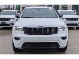 Jeep Grand Cherokee Rental – Strength and Style for All Types of Terrain