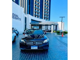أفضل عروض تأجير مرسيدس E200 مع سائق لرحلات الأعمال والمناسبات