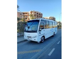 إيجار تويوتا كوستر: الرحلة الجماعية المثالية