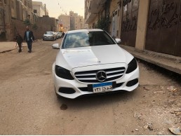 مرسيدس C180 مع سائق لخدمة النقل الفاخر والمريح