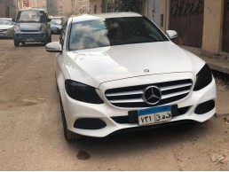 مرسيدس C180 مع سائق لجعل كل رحلة مميزة