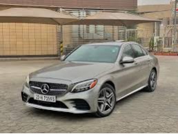 إيجار مرسيدس C300 بسائق بأسعار ممتازة للرحلات الطويلة والمريحة