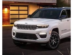 أحدث موديلات جيب جراند شيروكي 4×4 للإيجار: تجهيزات متكاملة. 