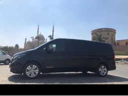 ايجار سيارة مرسيدس فيانو العائلية للسفر 
