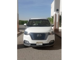 هيونداي H1 - رفيقك المثالي في رحلات العمل والمغامرة من رينت باص مع سائق